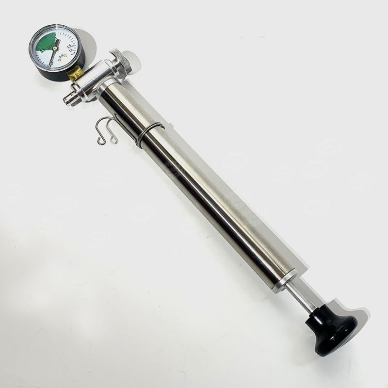 Pompa con gancio e manometro